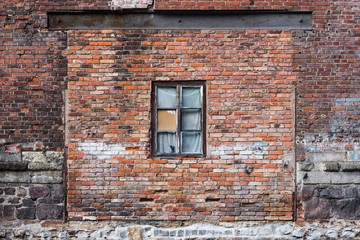 alte Fassade mit Fenster