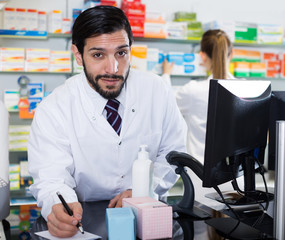 Glad male is stocktaking medicines with computer