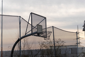 basketball korb im sonnenuntergang