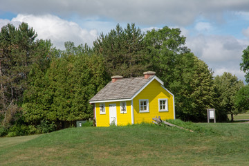 Fototapeta na wymiar Lone Yellow House