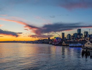 Fototapeta na wymiar sunset over Seattle