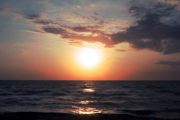 Fototapeta premium on the beach dawn over the sea