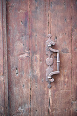 An old wood door with an handle