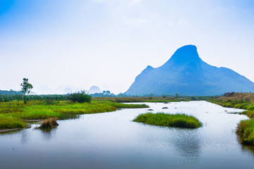 Obraz premium Lake and mountain landscape 