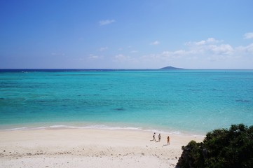 Fototapeta na wymiar 池間島のお浜ビーチと大神島
