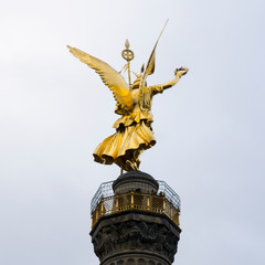 Fototapeta premium 戦勝記念塔のビクトリア像／Siegessäule, Berlin ,Germany