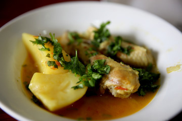 Chicken sauce with potato