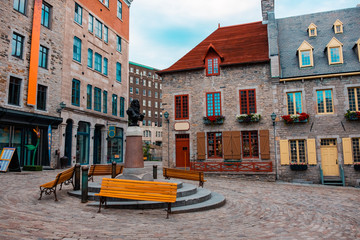 Obraz premium Umieść budynki Royale (Royal Plaza) w Quebec City, Quebec, Kanada