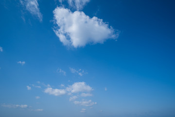 Fototapeta premium 青空 雲 背景素材