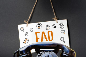 Ein Telefon und FAQ Häufig gestellte Fragen
