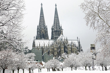 Kölner Dom und Museum Ludwig in Köln am Rhein / Deutschland