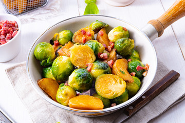 Roasted Brussels sprouts with honey and sesame from the oven