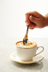 Cracking creme brulee 