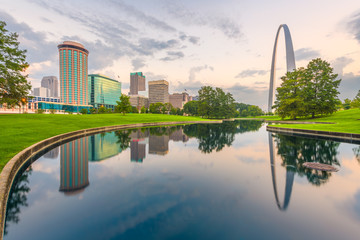 St. Louis, Missouri, USA city skyline and park - obrazy, fototapety, plakaty