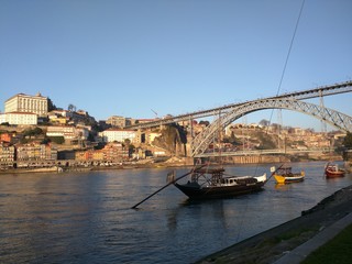 Fototapeta na wymiar Wine boats Porto