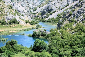 Fototapeta na wymiar Zrmanja canyon and river near Muskovici, Croatia