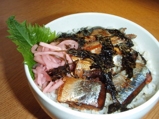 よし…この浅炊きさんまをのせて さんま丼にしてみよう