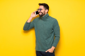 Handsome man with sunglasses keeping a conversation with the mobile phone