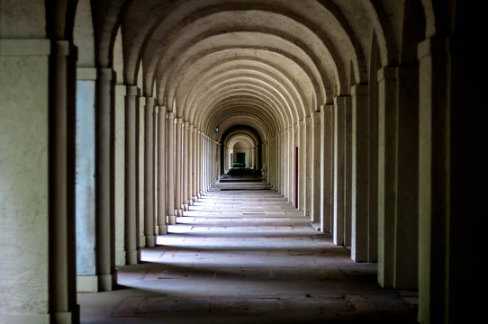 S&auml;ulengang , Hauptfriedhof , Frankfurt