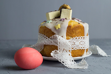  Easter cake on a wooden background