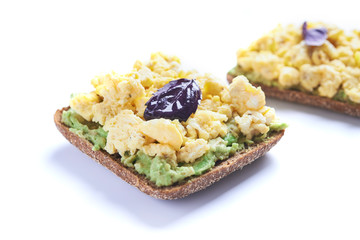 sandwich with egg and avocado