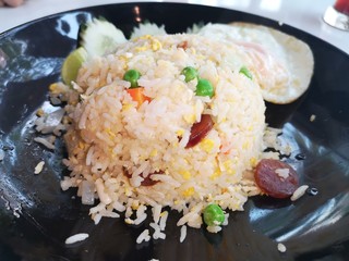The fried rice with sausage is a Thai food that is very popular among Thai people.