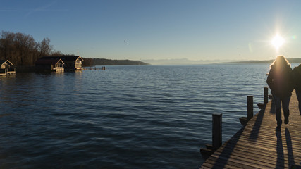 Fototapeta premium Bootshäuser am Starnberger See im Winter 