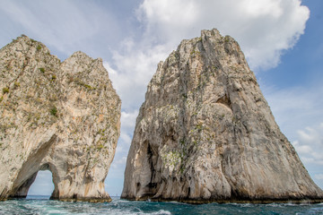 Naklejka premium Impressionen einer Bootsfahrt rund um die Insel Capri im Frühjahr, Italien