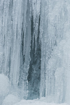 ice - cold season concept © UMB-O