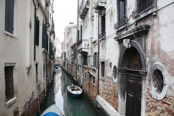 Fototapeta na wymiar Venice / Italy - February 02 2018. View of the canal. February 2018. Venetian architecture.