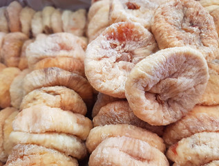 dried figs whole and in pieces