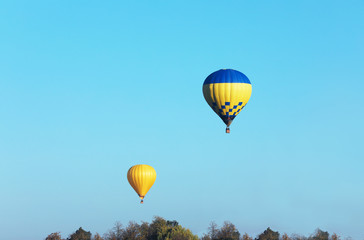 Obraz premium Beautiful view of hot air balloons in blue sky