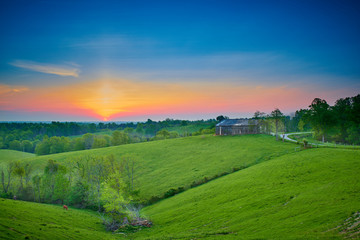 Fototapeta na wymiar Sunrise Over Kentucky Farm