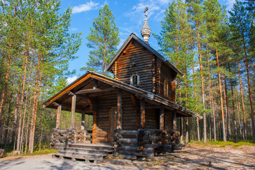 old wooden house in the forest, сарая деревянная церковь в лесу Карелия Сандармох