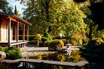 Fototapeta premium water, lake, river, nature, landscape, autumn, tree, trees, reflection, park, sky, forest, pond, fall, green, house, blue, summer, bridge, spring, canal, red, view, grass, season