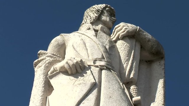 Porta Delgada Cabral Statue-cu-zoom