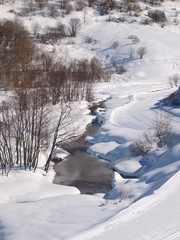 Obraz premium Rivière du Doron aux Menuires sous la neige