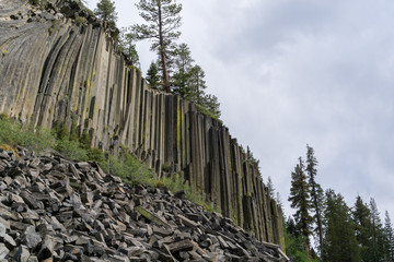 Fototapeta premium Devil's Postpile Monument near Red's Meadow on the John Muir Trail