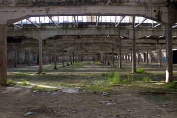 Fototapeta na wymiar fabbrica abbandonata