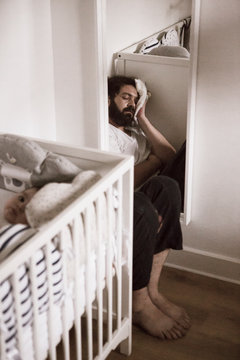 P&egrave;re au foyer et son b&eacute;b&eacute; qui ne dort pas