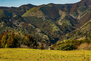 愛媛県・内子町急峻な山あいの里