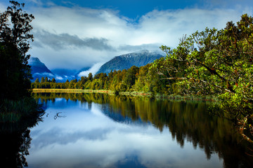 Obraz premium beautiful scenic of lake matheson southland new zealand