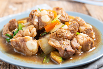 Pork spare rib stir fried with soy sauce and black pepper