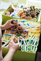 Tailor choosing threads for reject