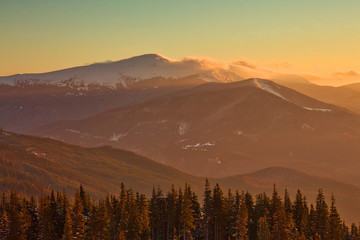 Obraz premium Carpathian mountains at dawn, beautiful outdoor winter background