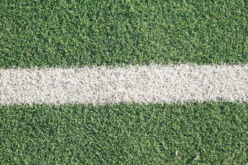 Kreidemarkierung auf dem Rasen