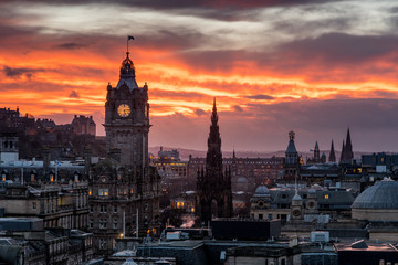 Fototapeta premium cityscape of Edinburgh at sunset