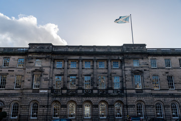 Fototapeta na wymiar building with Scotish Flag in Edinburgh