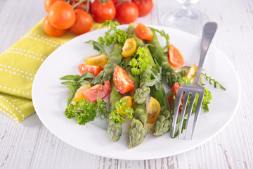 asparagus with tomato