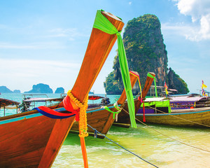 Tailandia spiaggia isole Phi Phi barche longtail 